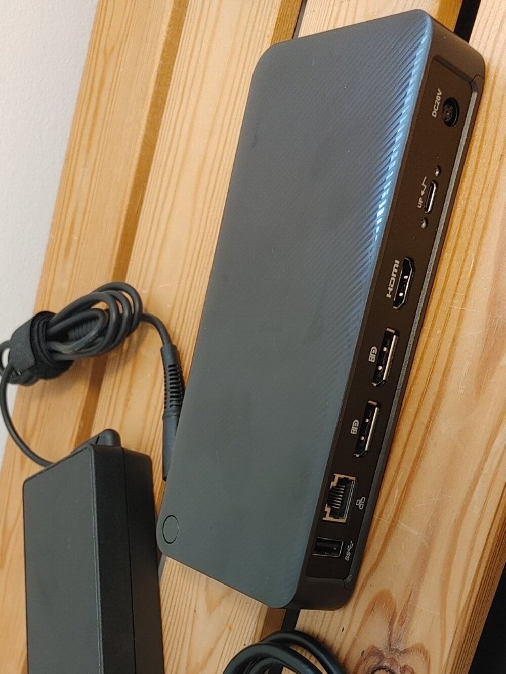 USB-C multi-function DisplayPort triple video docking station